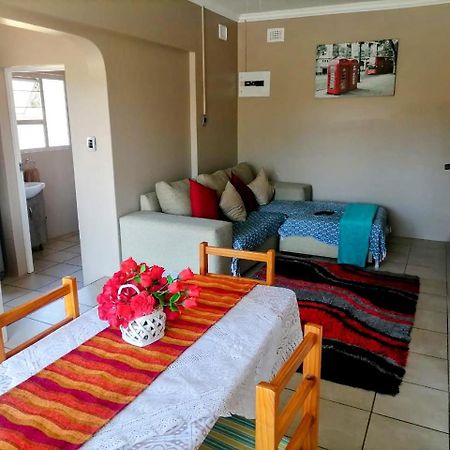 Poolside Guest House Port Shepstone Exteriör bild