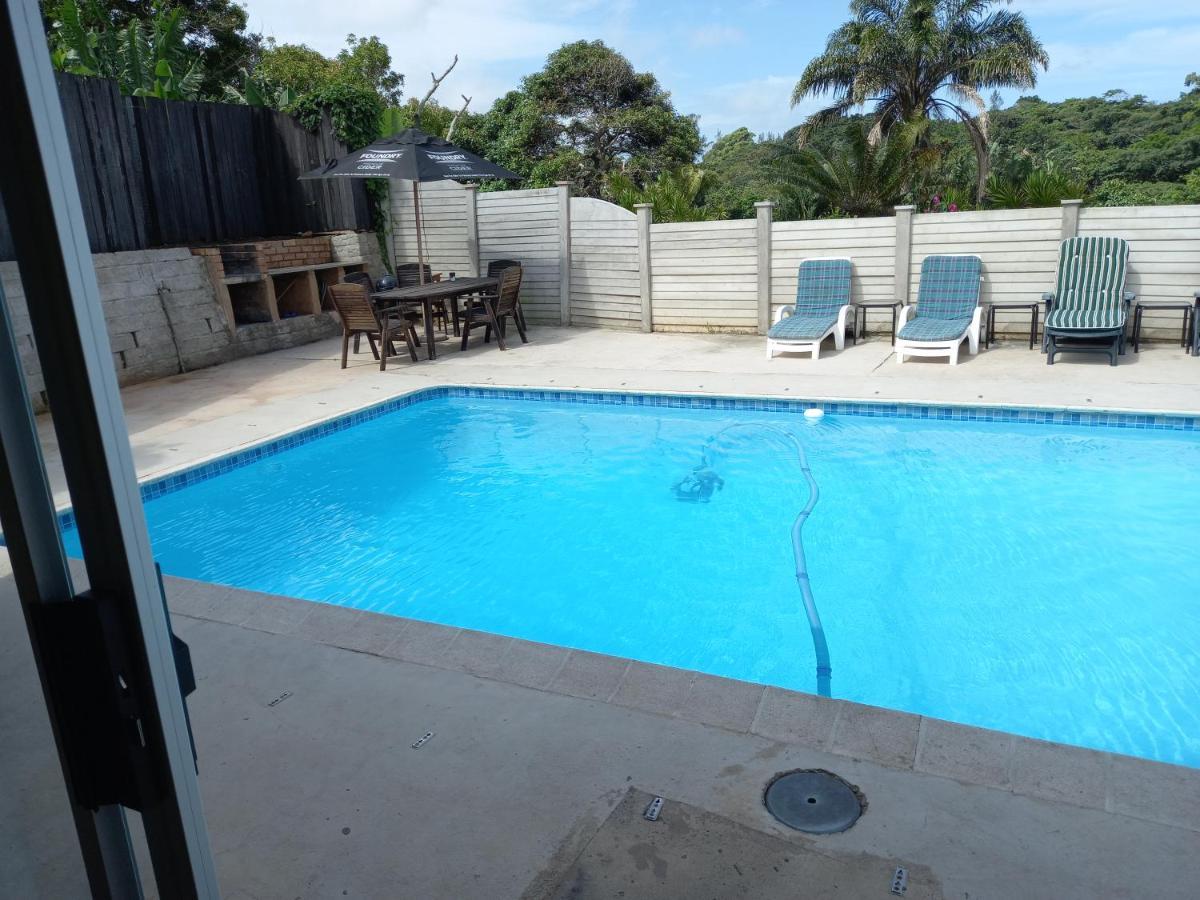 Poolside Guest House Port Shepstone Exteriör bild