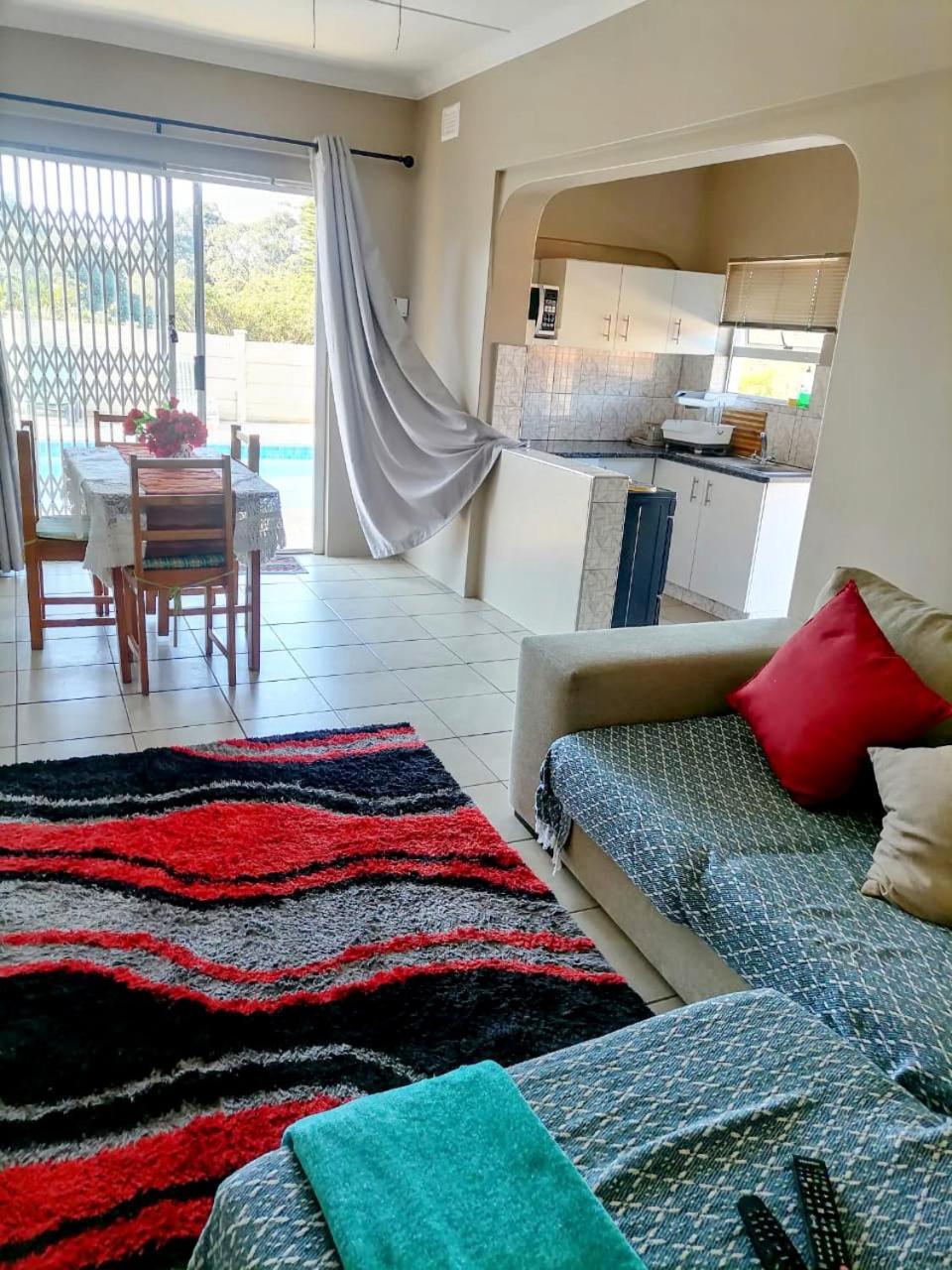 Poolside Guest House Port Shepstone Exteriör bild
